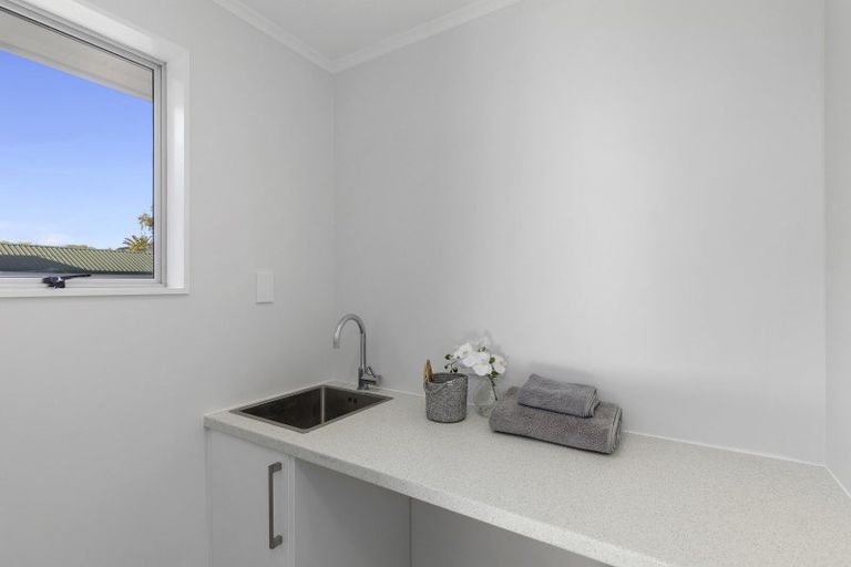 Photo of property in 24 Hartford Crescent, Totara Park, Upper Hutt, 5018