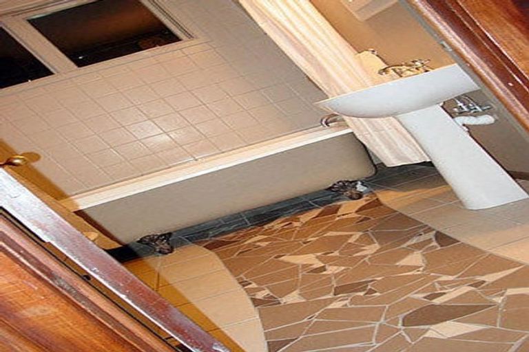 Photo of property in 57 Hawkhurst Road, Lyttelton, 8082