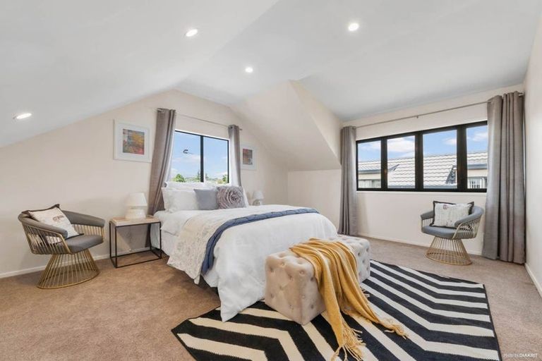 Photo of property in 18/1 Melview Place, New Lynn, Auckland, 0600