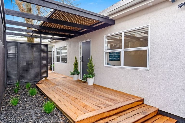 Photo of property in 2/7 Seine Road, Forrest Hill, Auckland, 0620