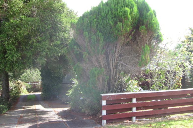 Photo of property in 592 Glenfield Road, Bayview, Auckland, 0629