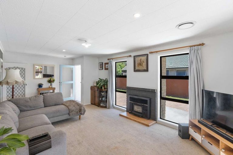 Photo of property in 22 Woodend Road, Woodend, 7610