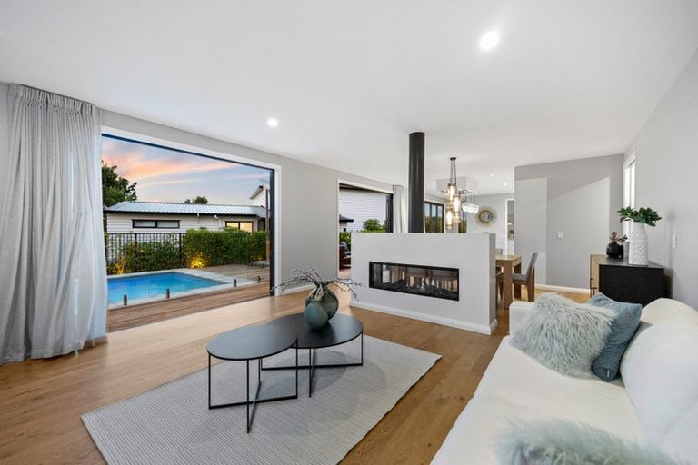 Photo of property in 11 Sharon Road, Waiake, Auckland, 0630