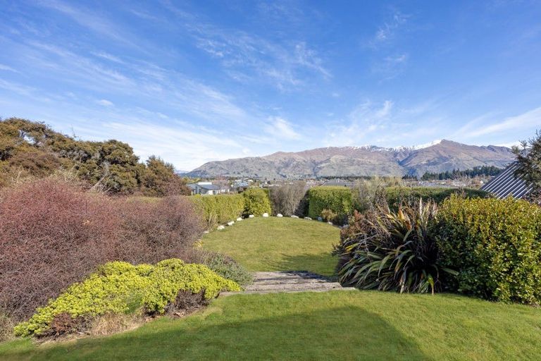 Photo of property in 16 Islington Place, Wanaka, 9305