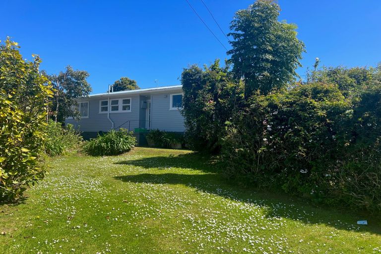 Photo of property in 2 Clendon Place, Manurewa, Auckland, 2102