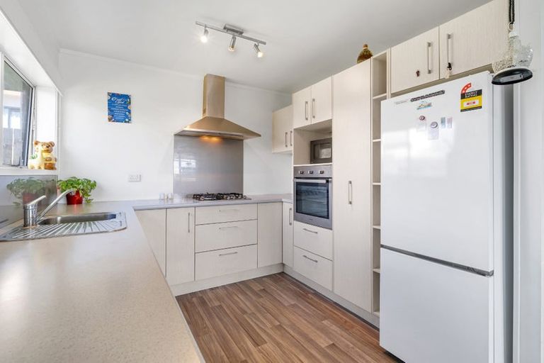 Photo of property in 2/56 Archibald Road, Kelston, Auckland, 0602