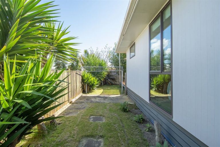 Photo of property in 5 Longstead Avenue, Papamoa Beach, Papamoa, 3118