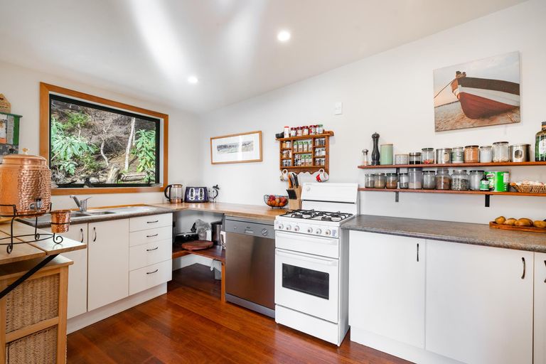 Photo of property in 8a Schoolhouse Bay Road, Kawau Island, 0920