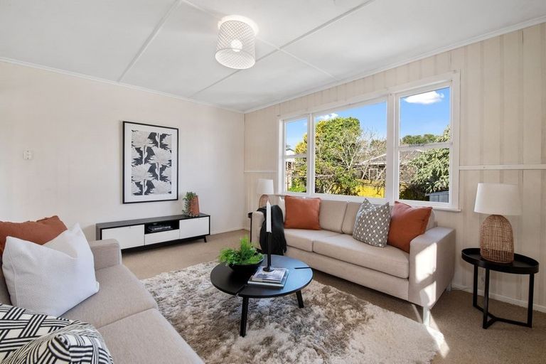 Photo of property in 1/28 Neal Avenue, Glenfield, Auckland, 0629