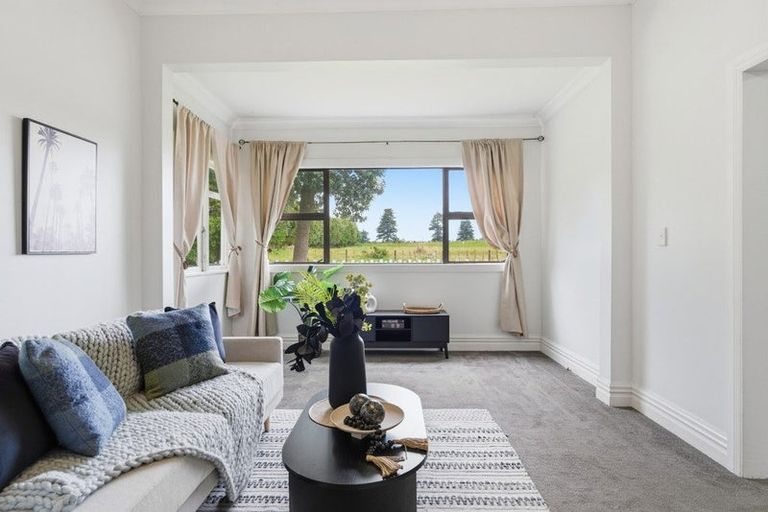 Photo of property in 31 Weraroa Road, Waverley, 4510