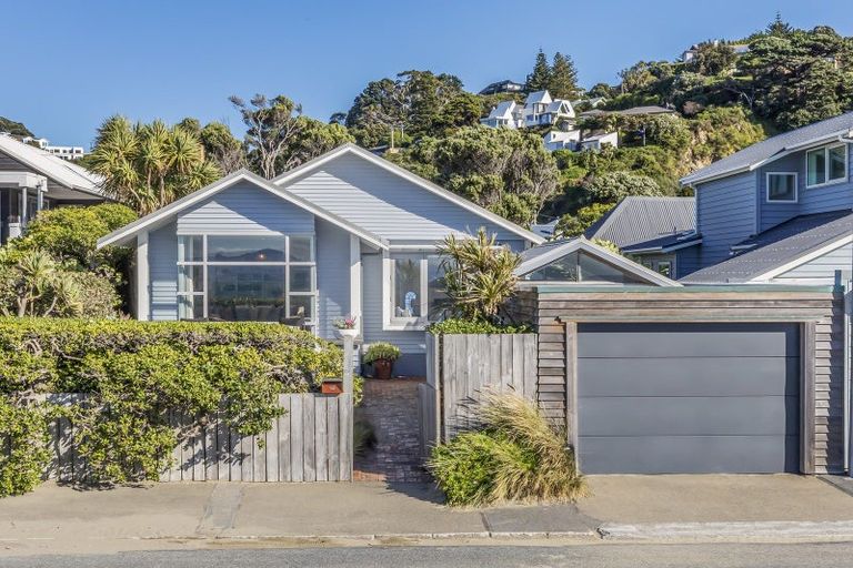 Photo of property in 65 Marine Parade, Seatoun, Wellington, 6022