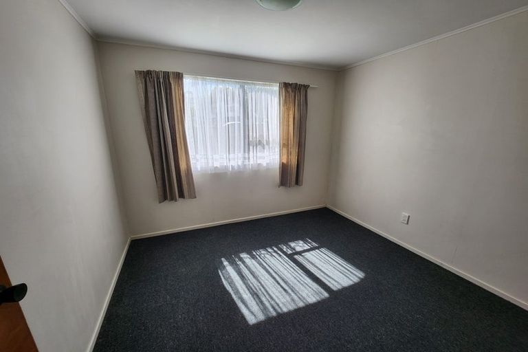 Photo of property in 143 Aviemore Drive, Highland Park, Auckland, 2010