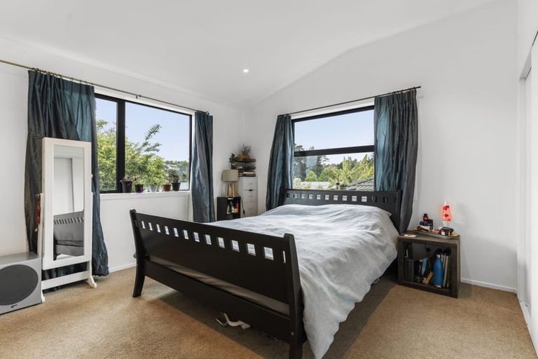 Photo of property in 2 Sunvista Avenue, Oteha, Auckland, 0632