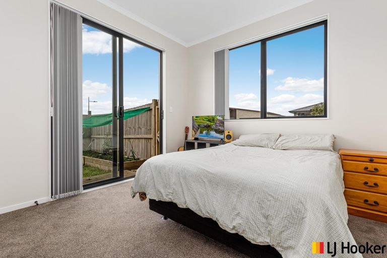 Photo of property in 2 Poutawa Lane, Clarks Beach, 2122