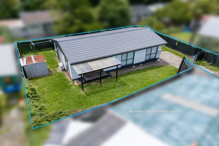 Photo of property in 2/16 Cameron Place, Ranui, Auckland, 0612