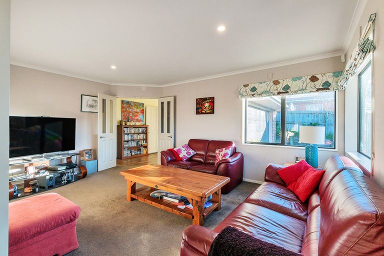 Photo of property in 1 Valley Road, Waiuku, 2123