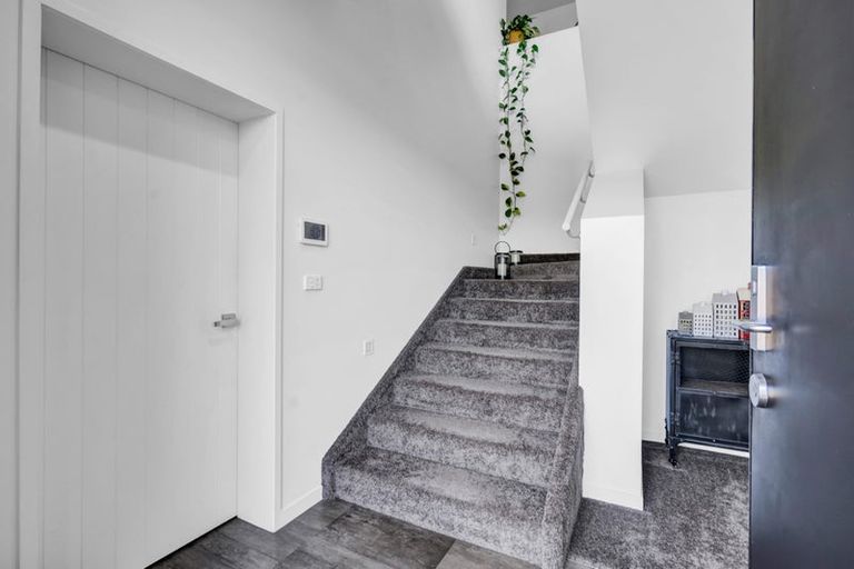 Photo of property in 15 Links Drive, Waiwhakaiho, New Plymouth, 4312