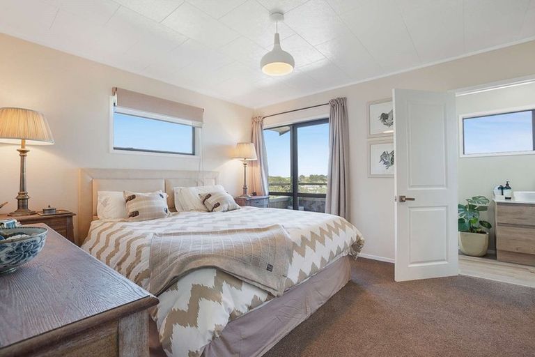 Photo of property in 26 Bay View Road, Cable Bay, 0420