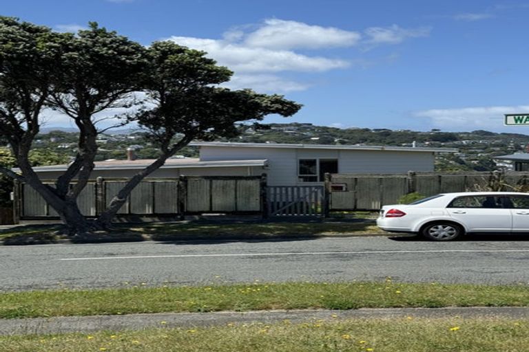 Photo of property in 4 Waiwera Crescent, Maupuia, Wellington, 6022