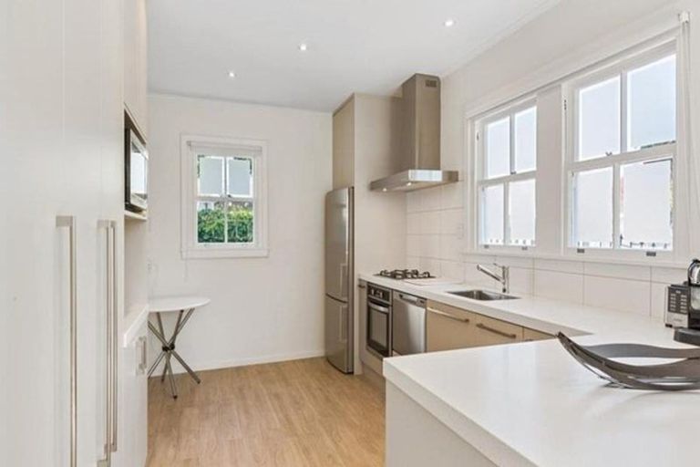 Photo of property in 1/48 Fendalton Road, Fendalton, Christchurch, 8014