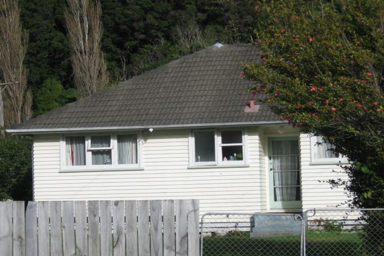 Photo of property in 392 George Street, Stokes Valley, Lower Hutt, 5019