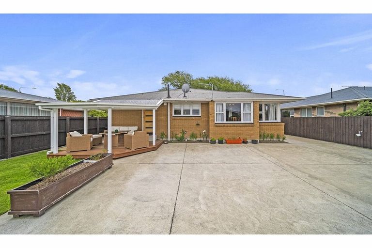 Photo of property in 108 Wainoni Road, Avondale, Christchurch, 8061