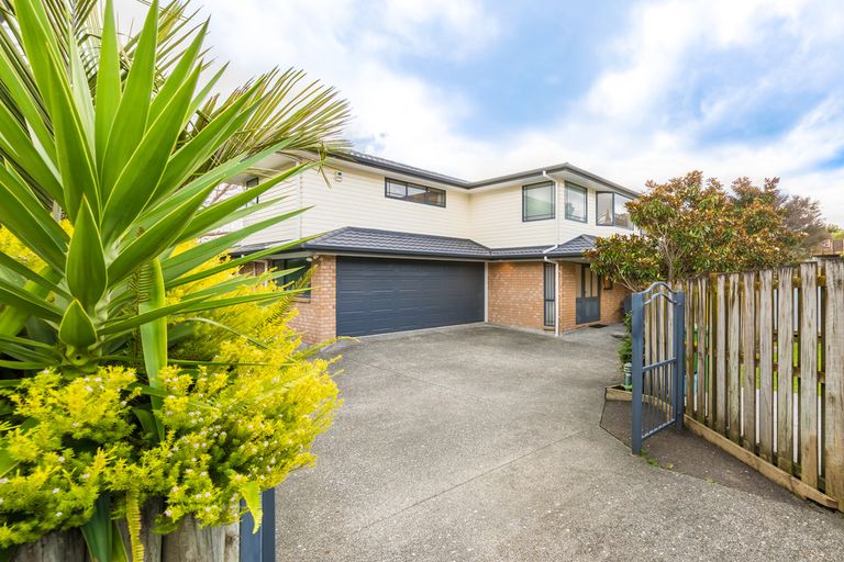 Photo of property in 54a Mcfadzean Drive, Blockhouse Bay, Auckland, 0600