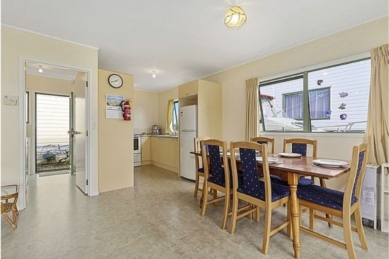 Photo of property in 124 One Tree Point Road, One Tree Point, 0118