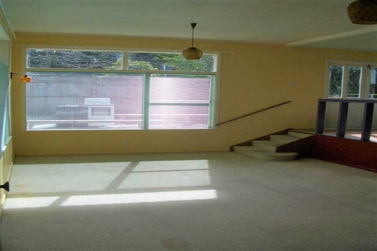 Photo of property in 8 Easton Park Parade, Glenfield, Auckland, 0629