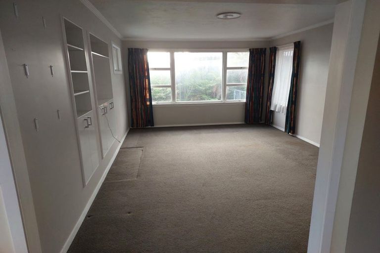 Photo of property in 90 Frensham Crescent, Woolston, Christchurch, 8062