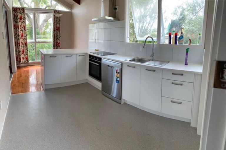 Photo of property in 1/114 Verran Road, Birkdale, Auckland, 0626