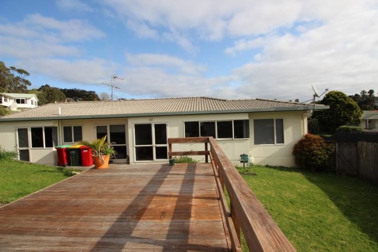 Photo of property in 25 Esther Place, Red Beach, 0932