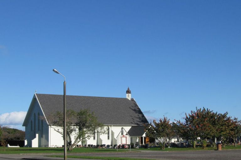 Photo of property in Hadfield Flats, 8/25 Te Rauparaha Street, Otaki, 5512