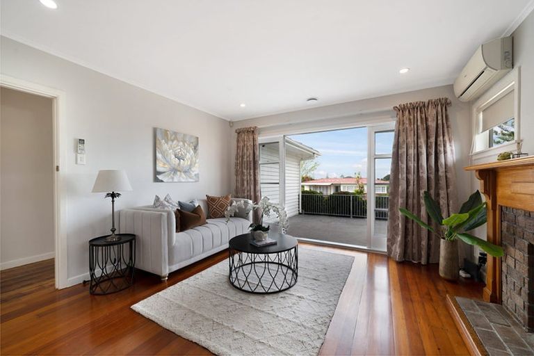 Photo of property in 2 Nile Road, Kelston, Auckland, 0602