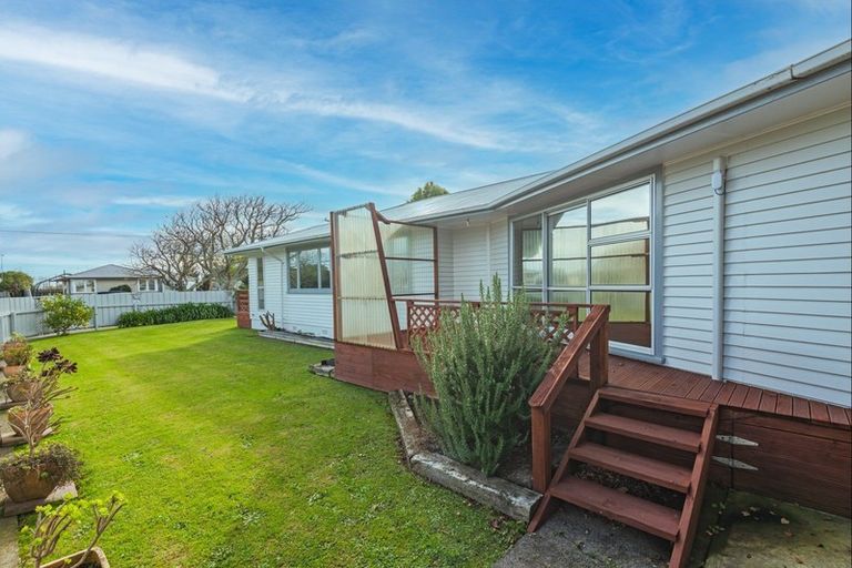 Photo of property in 37 Peters Avenue, Cloverlea, Palmerston North, 4412