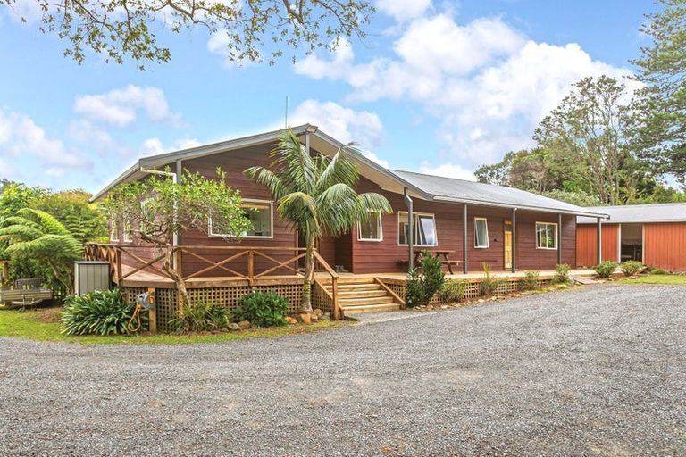 Photo of property in 40 Driving Creek Road, Coromandel, 3506