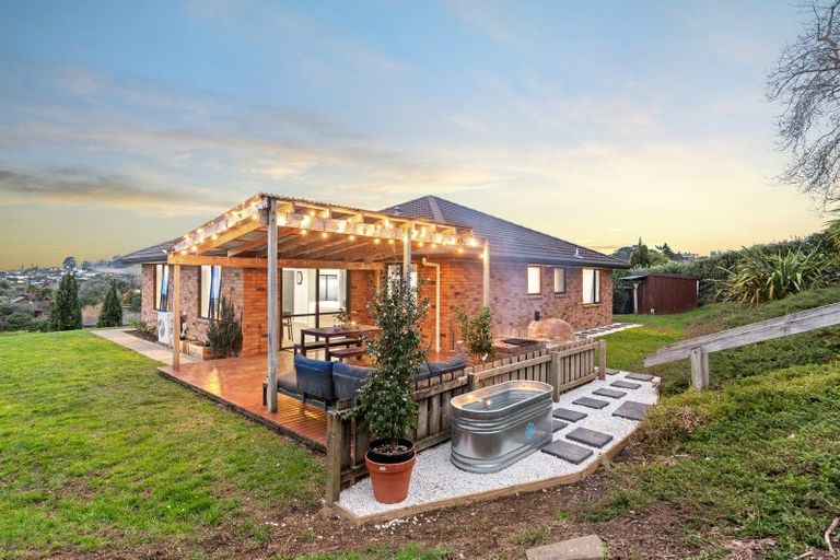 Photo of property in 5 Gavinike Place, Waimauku, 0812