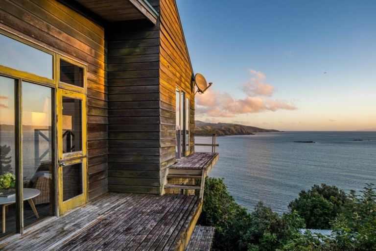 Photo of property in 95 Motuhara Road, Plimmerton, Porirua, 5026