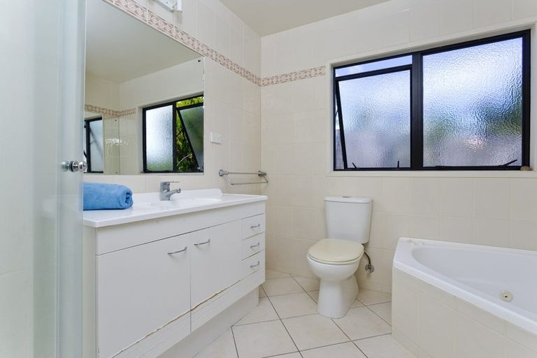Photo of property in 9 Danbury Drive, Torbay, Auckland, 0630
