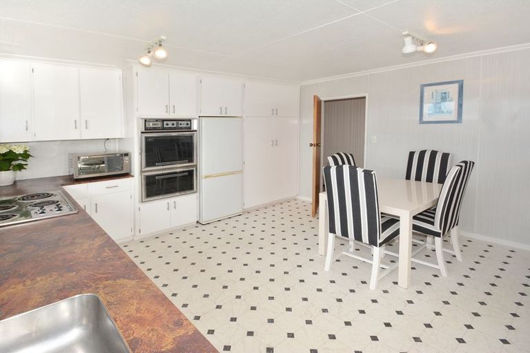 Photo of property in 29 Easther Crescent, Kew, Dunedin, 9012