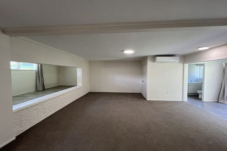 Photo of property in 60 Edmonton Road, Henderson, Auckland, 0612