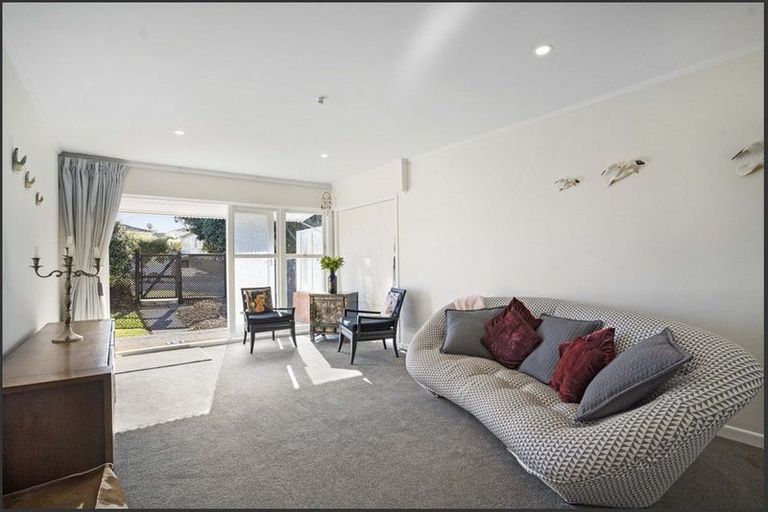 Photo of property in 1/59 Tawa Road, One Tree Hill, Auckland, 1061