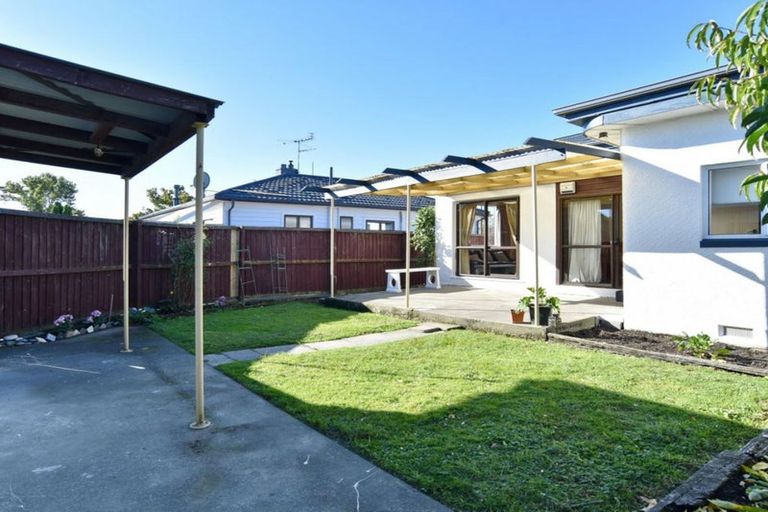 Photo of property in 213 Main North Road, Redwood, Christchurch, 8051