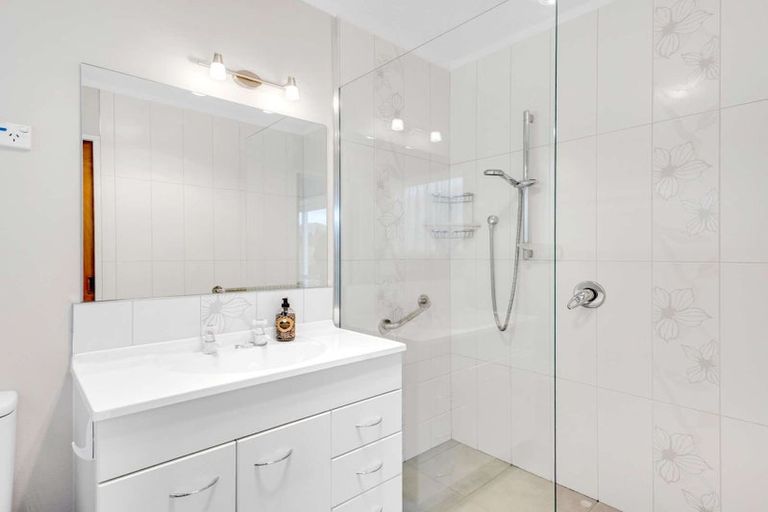 Photo of property in 24 Webb Place, Taradale, Napier, 4112