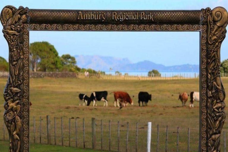 Photo of property in 94 Coronation Road, Mangere Bridge, Auckland, 2022