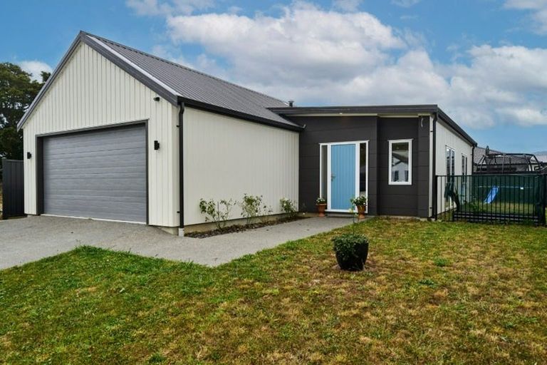 Photo of property in 28 Cynisca Crescent, Wallaceville, Upper Hutt, 5018