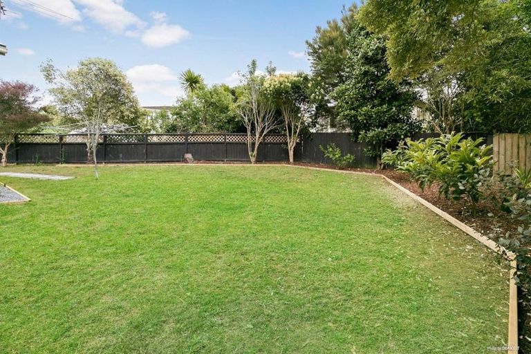 Photo of property in 9 Elizabeth Drive, West Harbour, Auckland, 0618