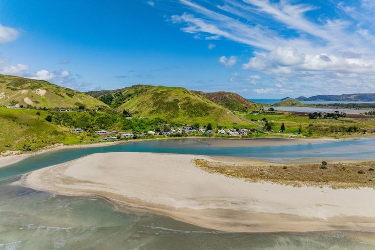 Photo of property in 14 Oraka Road, Mahia, Nuhaka, 4198