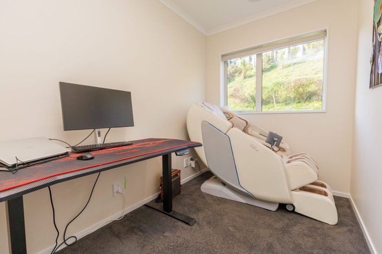 Photo of property in 69 Grenada Drive, Grenada Village, Wellington, 6037