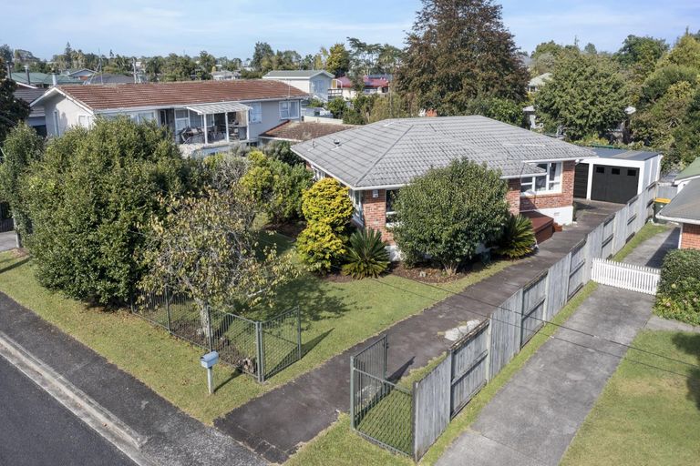 Photo of property in 20 Halberg Street, Papakura, 2110